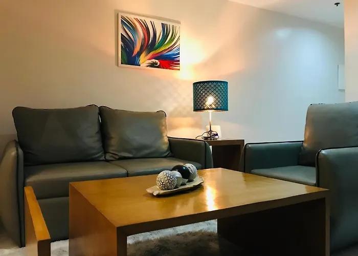 One Bedroom With Netflix At Legaspi Village Makati